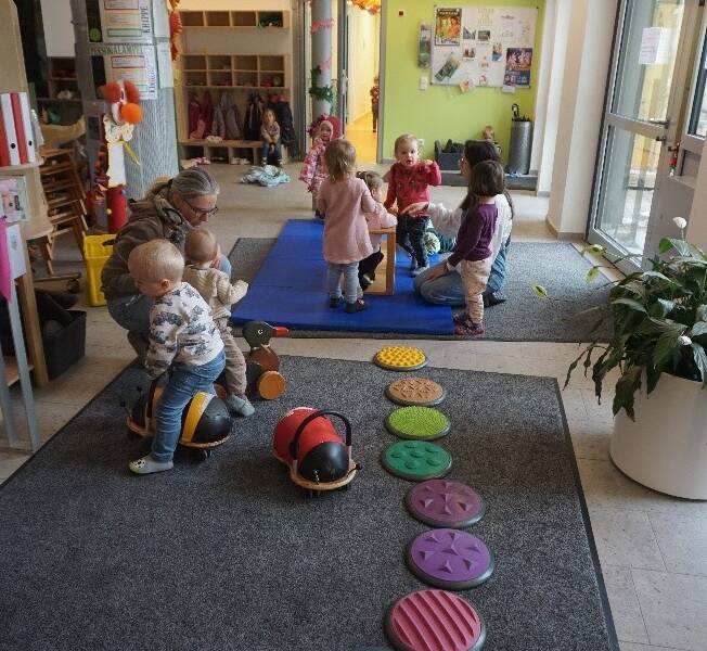 Kinder beim spielen
