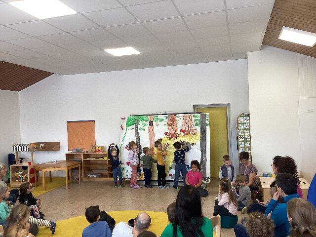 Kinder beim malen