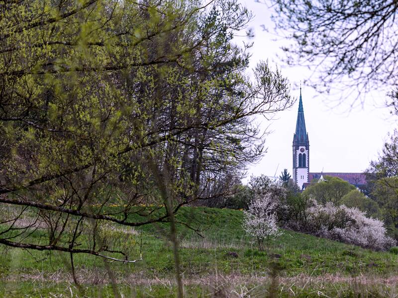 Blick nach Winzeln zur katholischen Kirche