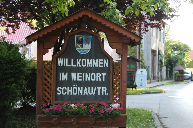 Ortstafel in Schönau