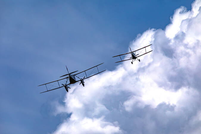 Flugzeuge am Himmel