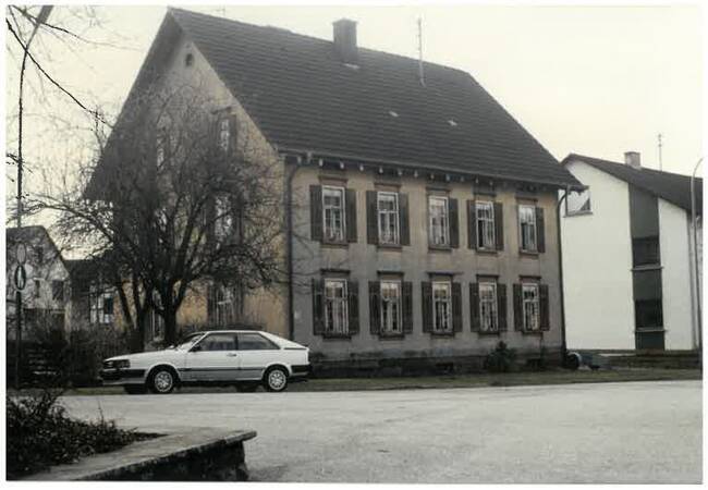 Historisches Bild des alten Lehrerhauses (Bild von Erika Wilhelm)