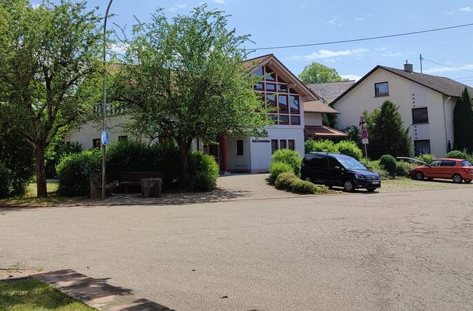 Blick auf das katholische Gemeindehaus