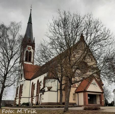 Außenansicht Katholische Kirche (Bild von Martin Trik)