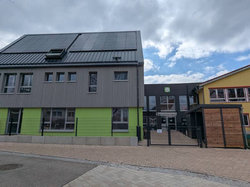 Fertiggestellte Außenfassade Kindergarten Winzeln