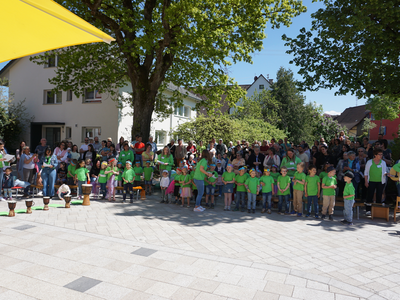 Aufführung der Kinder beim Tag der offenen Tür