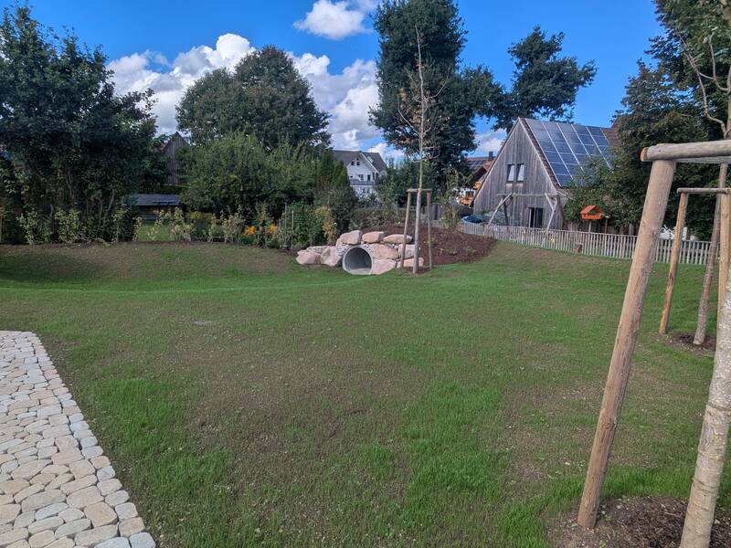 Außengelände Kindergarten hinten
