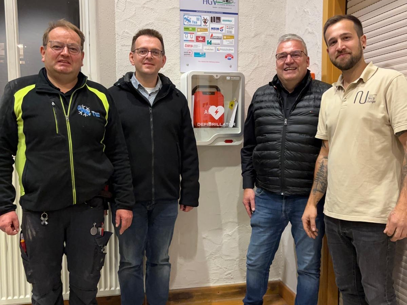 Von links nach rechts HGV Vorsitzender Gerd Flaig, Bürgermeister Rainer Betschner und Mitglieder vom HGV Ausschuss